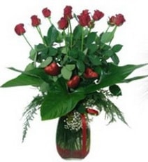 Sincan �i�ek�ileri firmam�zdan 11 adet kirmizi g�l ve 3 adet kalp �ubuk