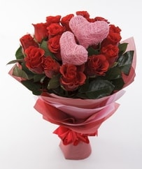 12 adet k�rm�z� g�l ve 2 adet kalp �ubuk Ankara 14 �ubat sevgililer g�n� �i�ek